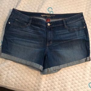 Arizona Jean Company Shorts - Arizona denim shorts SIZE 19 Arizona Jean Company Shorts - Arizona denim shorts SIZE 19